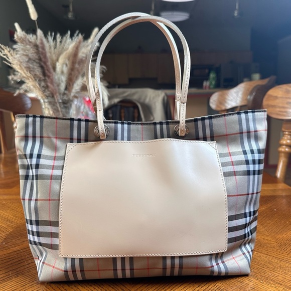 100% Authentic Burberry Mini Tote! Nova Check!Great Condition! Stunning piece! - Picture 2 of 8